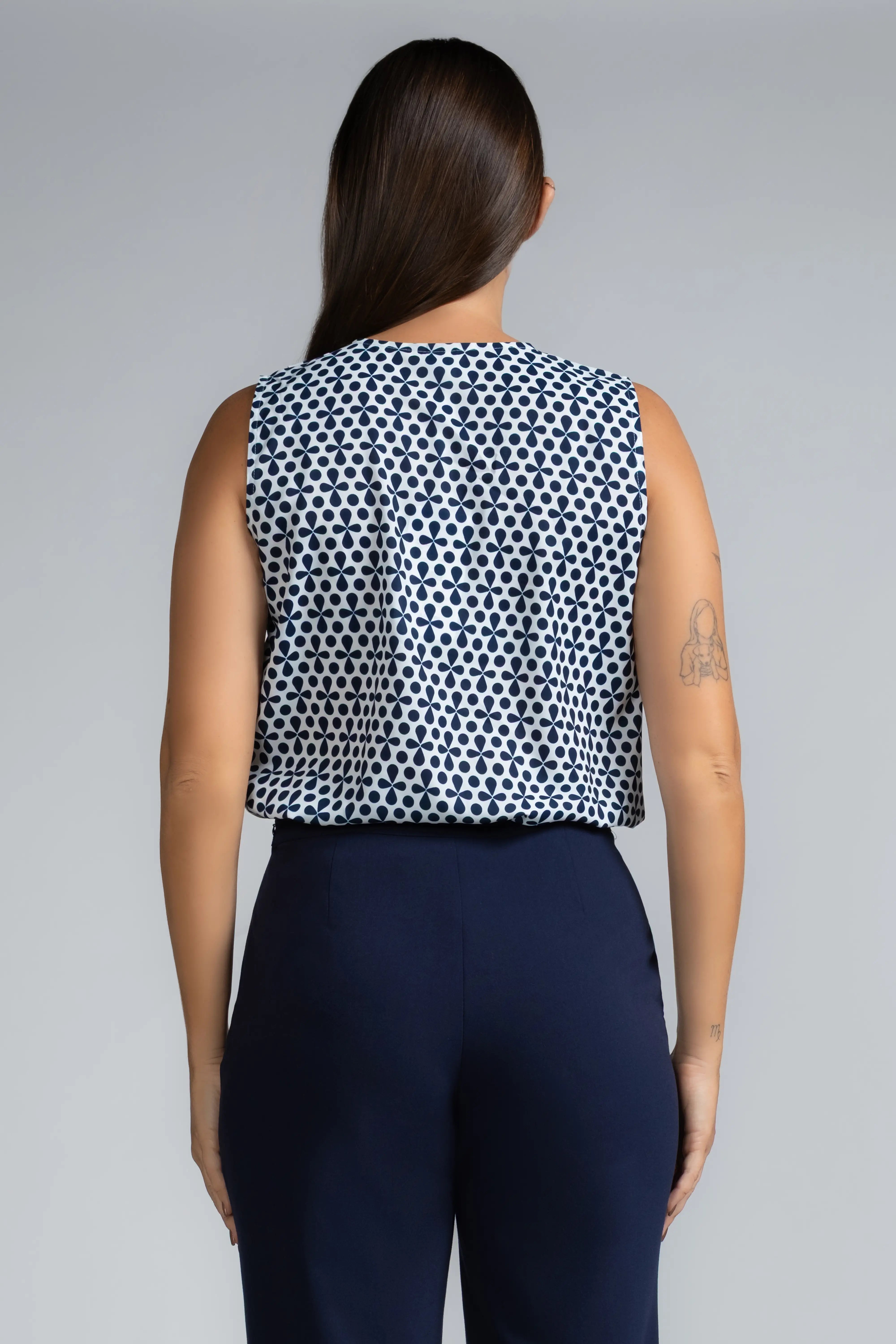 PRINT SLEEVELESS V-NECK BLOUSE - 1657