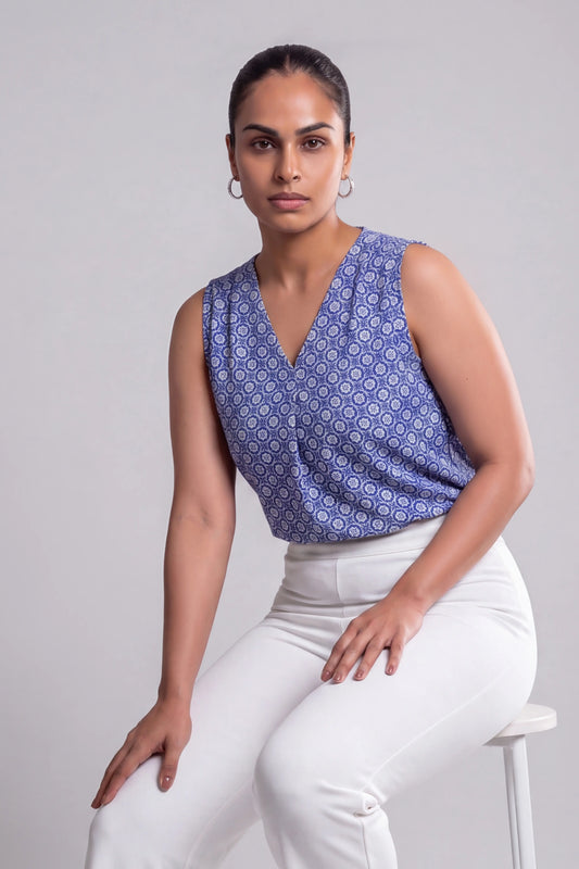 PRINT SLEEVELESS V-NECK BLOUSE - 1657